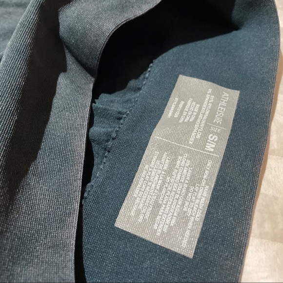 muted teal workout leggings with ribbed design - Picture 3 of 4